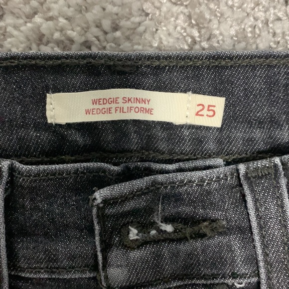 Levi’s wedgie skinny black jean - Picture 2 of 3